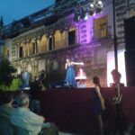 Comienzo de la Gala Blogosur cantando Laura Gallego
